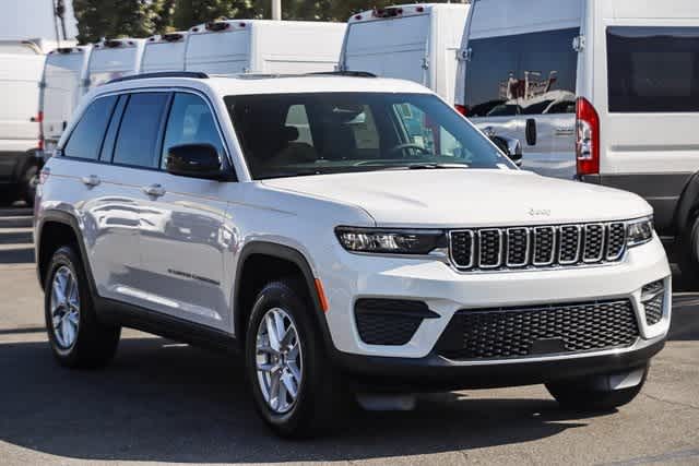 2024 Jeep Grand Cherokee Laredo 3