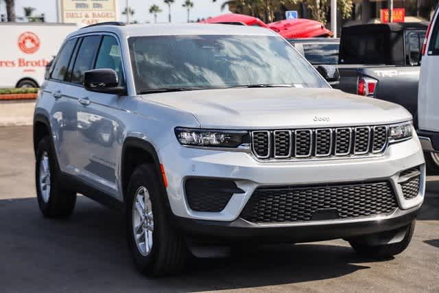 2024 Jeep Grand Cherokee Laredo 3