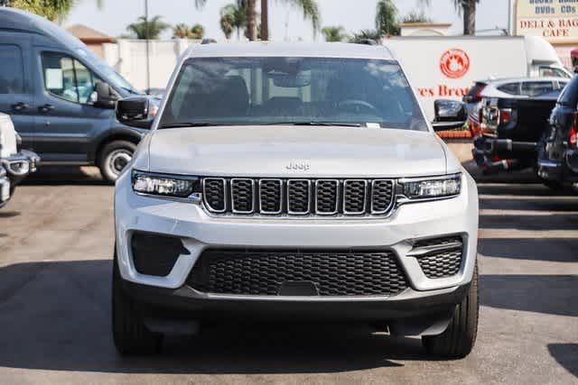 2024 Jeep Grand Cherokee Laredo 2