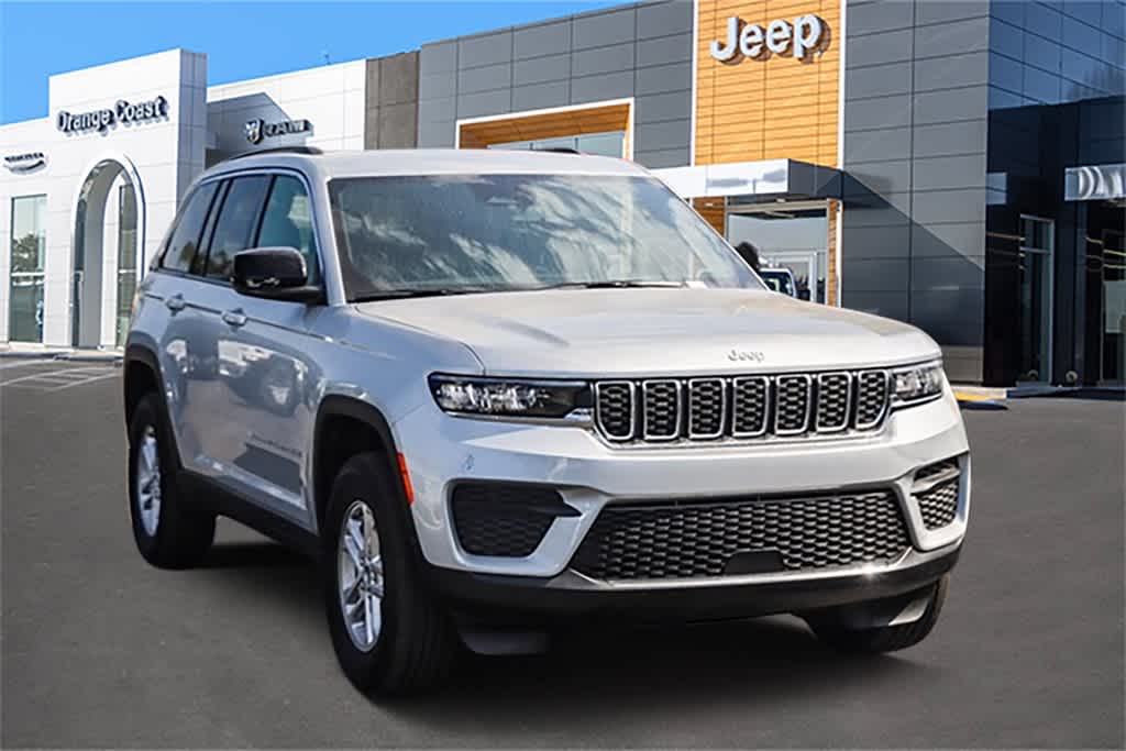 2024 Jeep Grand Cherokee Laredo 3