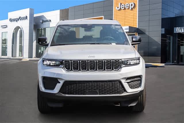 2024 Jeep Grand Cherokee Laredo 2