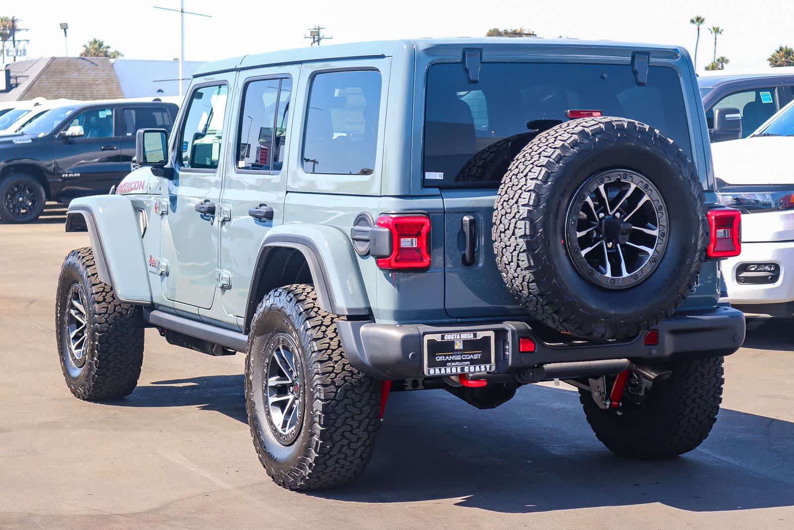 View vehicle photo 6