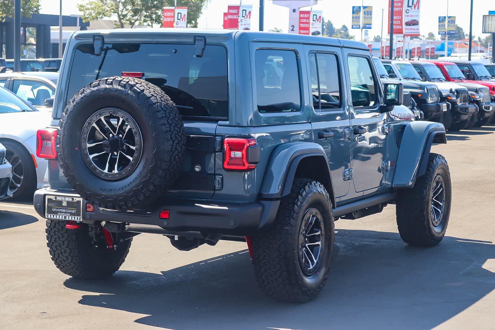 View vehicle photo 4
