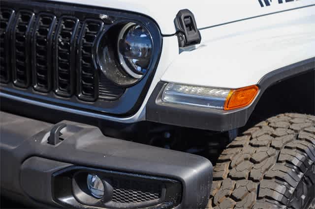 2024 Jeep Gladiator Sport 4x4 9