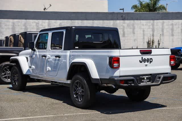 2024 Jeep Gladiator Sport 4x4 8