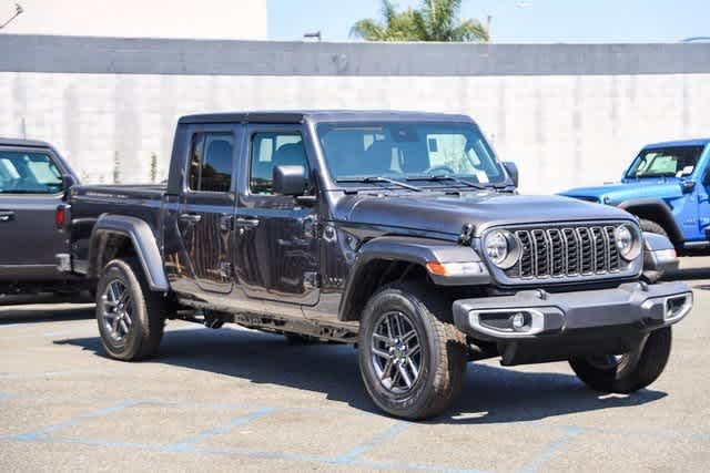 2024 Jeep Gladiator Sport S 4x4 3