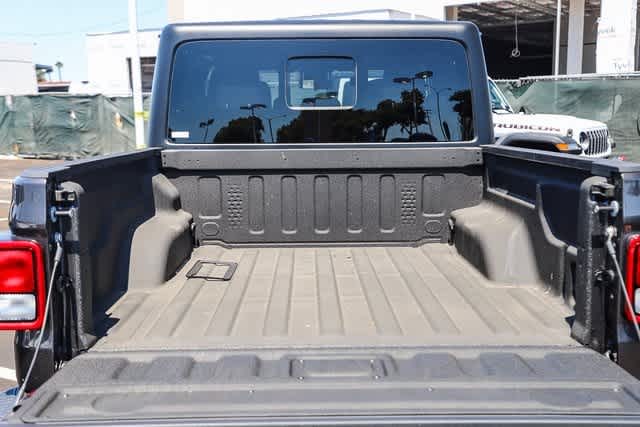 2024 Jeep Gladiator Sport 4x4 26