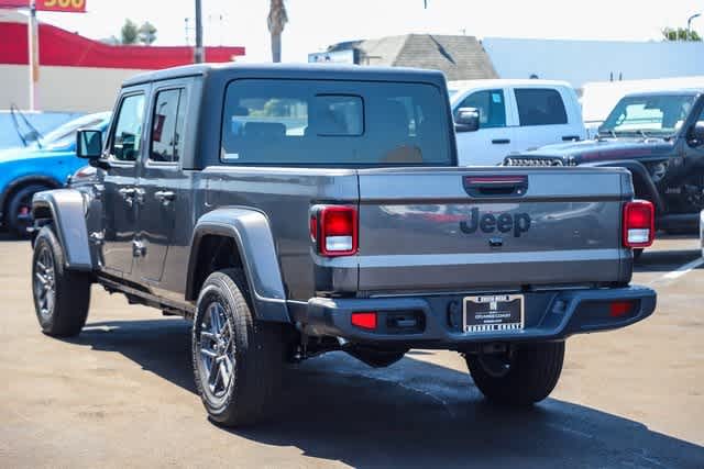 2024 Jeep Gladiator Sport 4x4 8