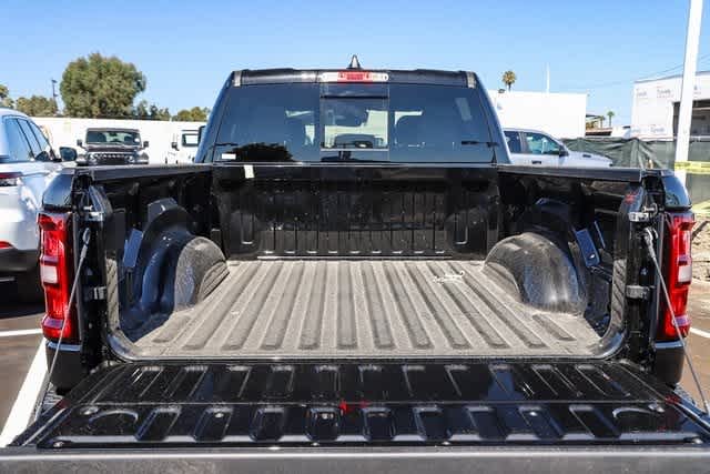 2025 Ram 1500 Big Horn 4x4 Crew Cab 57 Box 27