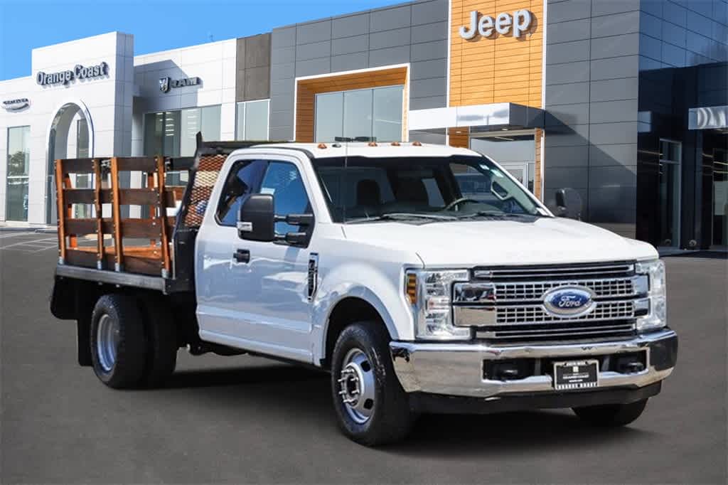 2018 Ford Super Duty F-350 DRW XLT 2WD SuperCab 168 WB 60 CA 3