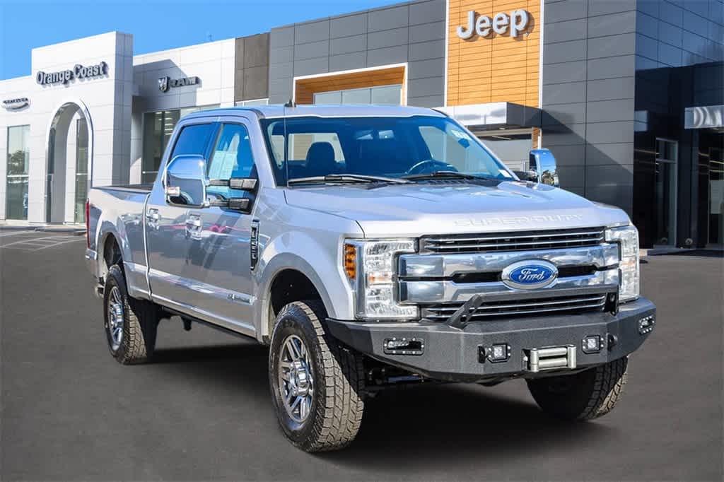 2019 Ford Super Duty F-250 SRW LARIAT 4WD Crew Cab 6.75 Box 5