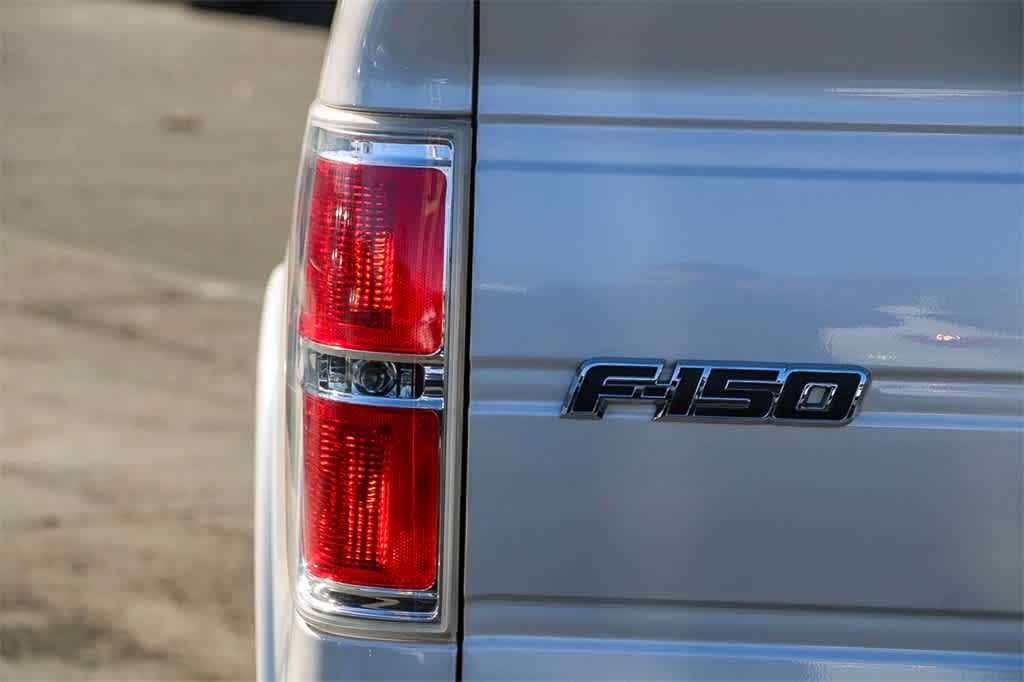 2014 Ford F-150 Lariat 2WD SuperCrew 145 11