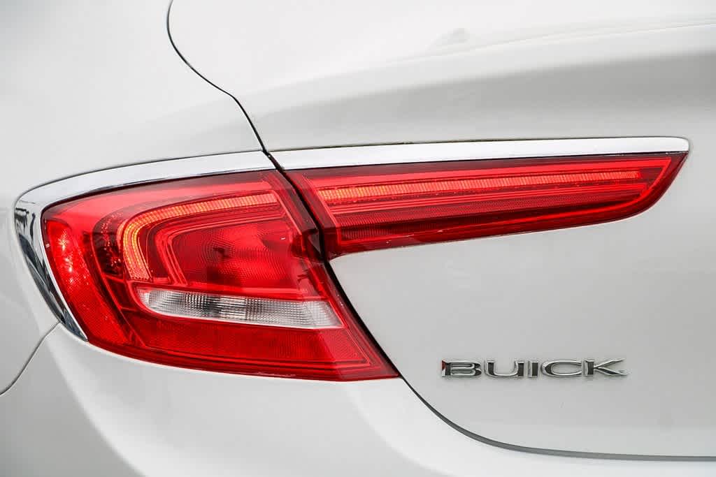 2017 Buick LaCrosse Essence 9