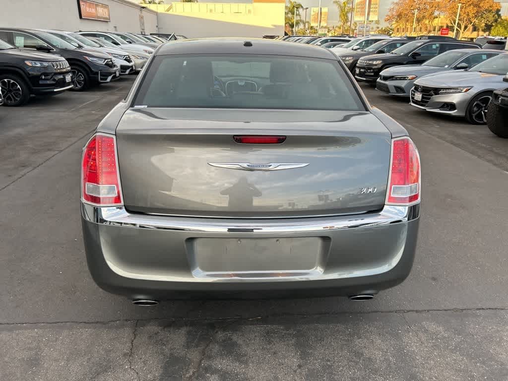 2011 Chrysler 300 Limited 4