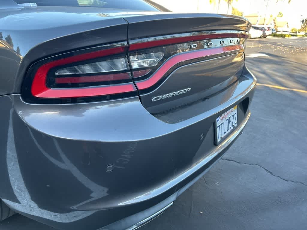 2015 Dodge Charger SE 14