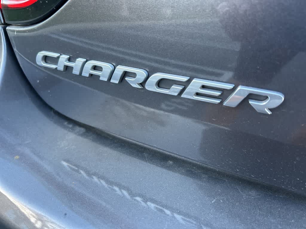 2015 Dodge Charger SE 13