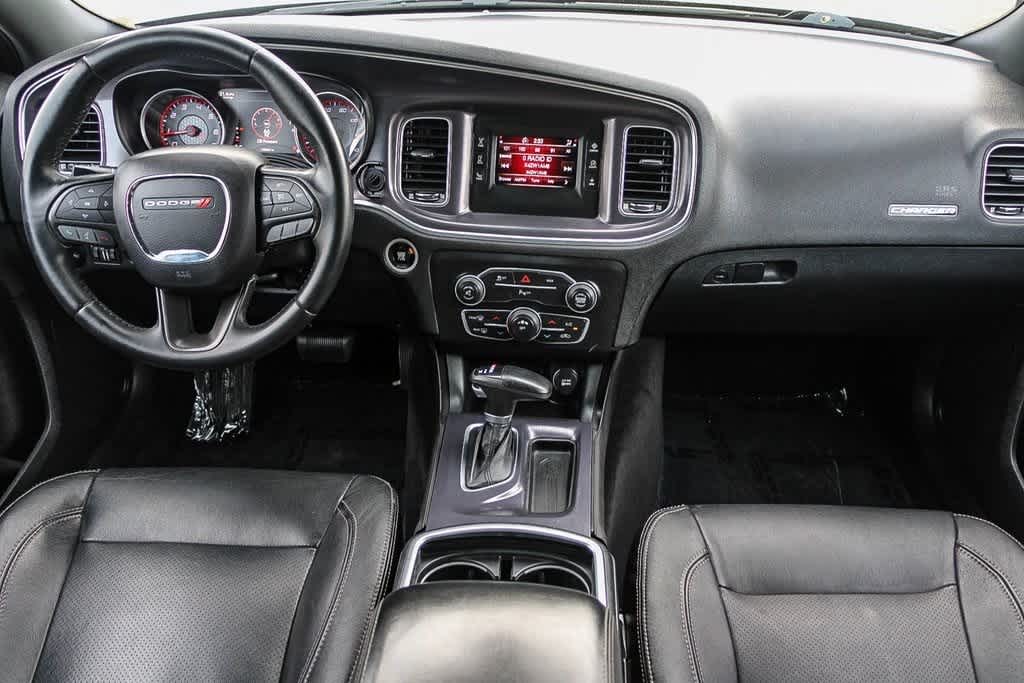 2015 Dodge Charger SE 11