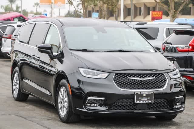 2023 Chrysler Pacifica Touring L 3