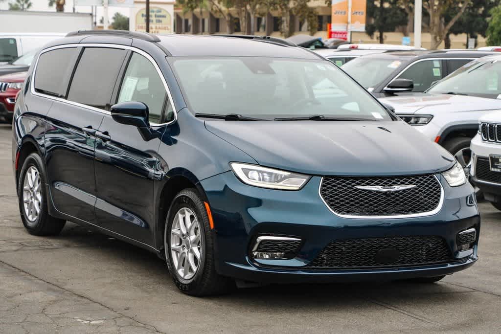 2022 Chrysler Pacifica Touring L 3