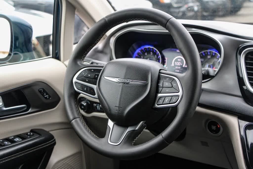 2022 Chrysler Pacifica Touring L 15