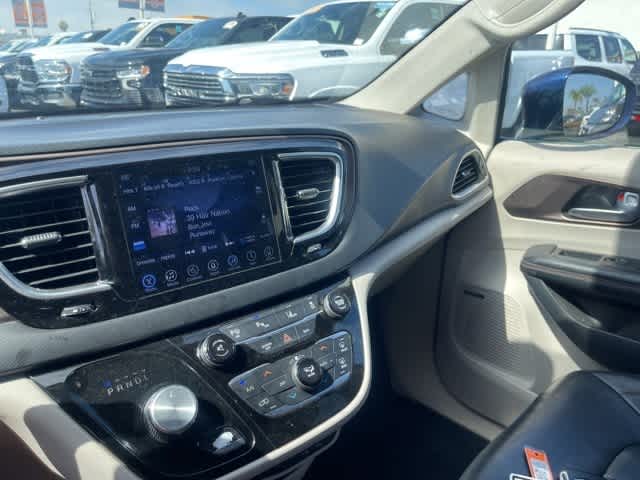2017 Chrysler Pacifica Touring-L Plus 33