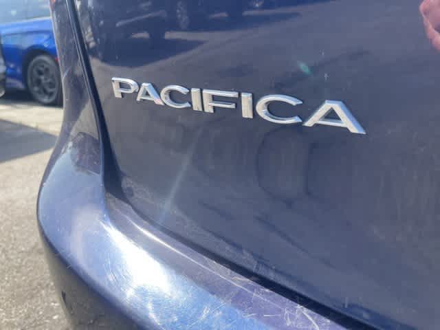 2017 Chrysler Pacifica Touring-L Plus 11
