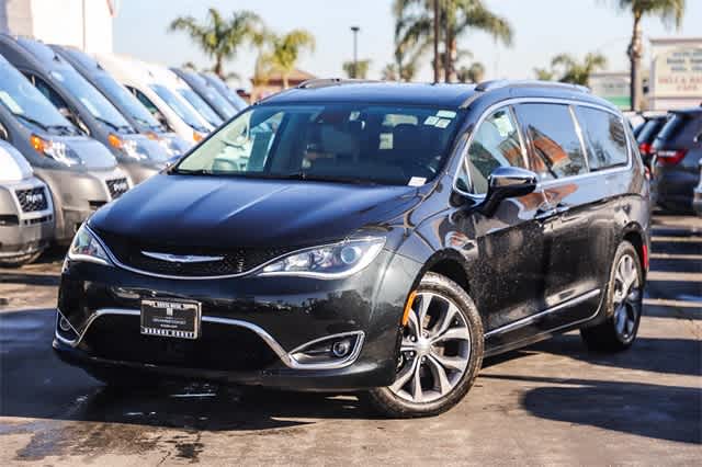 2020 Chrysler Pacifica Limited 1