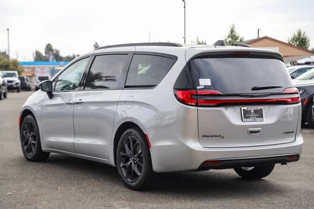 2024 Chrysler Pacifica Limited 8