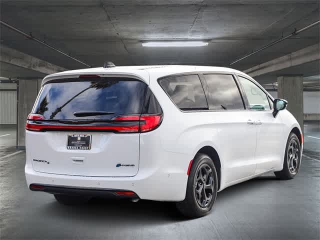 2024 Chrysler Pacifica SELECT 4