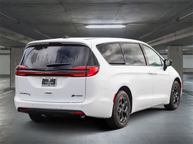 2024 Chrysler Pacifica SELECT 4