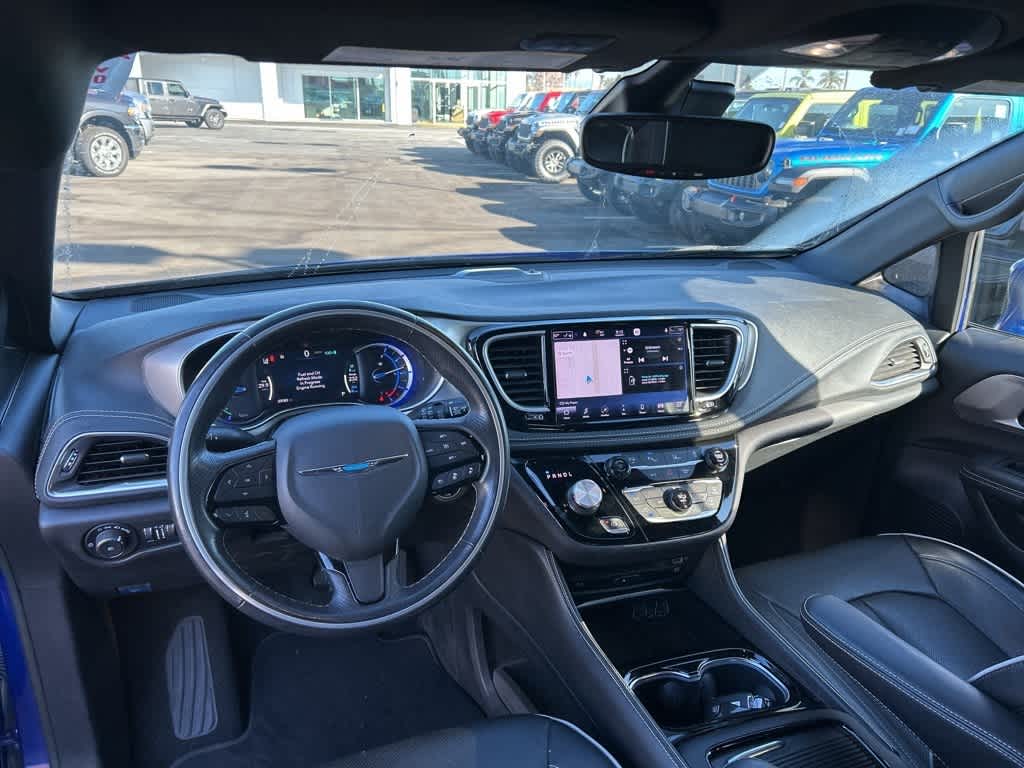 2021 Chrysler Pacifica Hybrid Limited 23