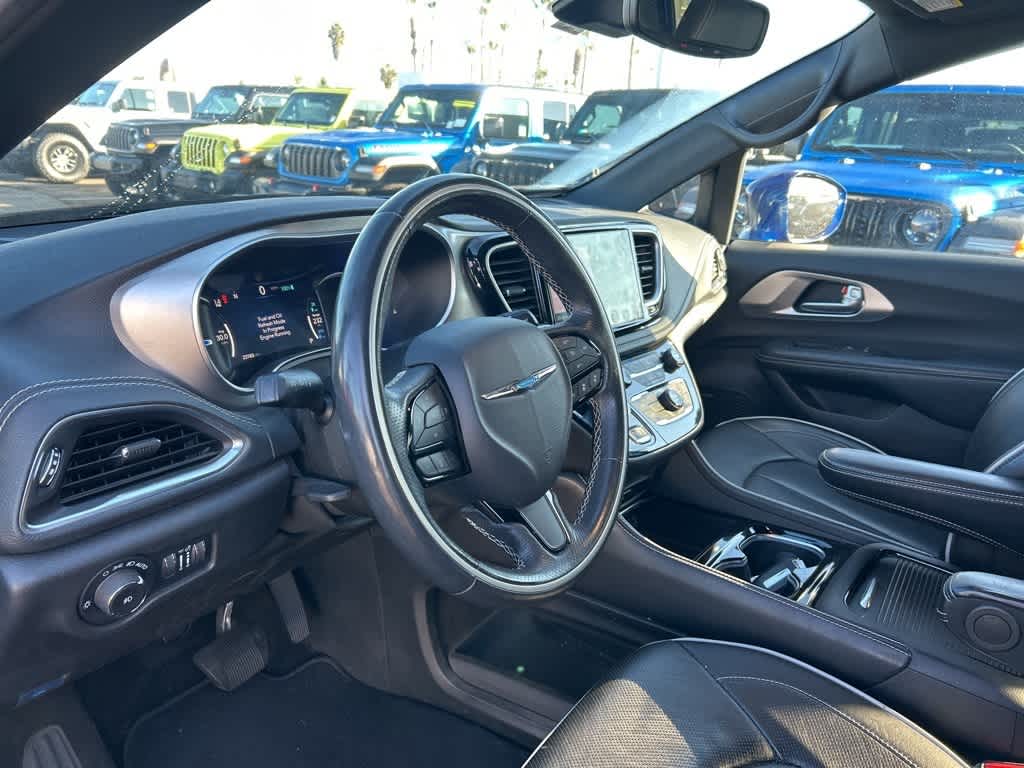 2021 Chrysler Pacifica Hybrid Limited 17