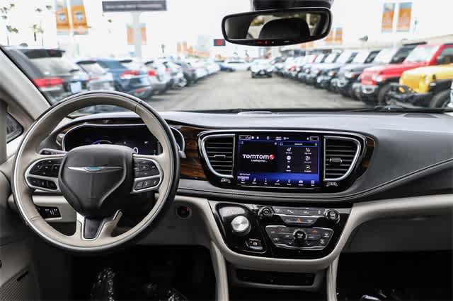 2021 Chrysler Pacifica Hybrid Limited 12