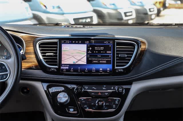 2021 Chrysler Pacifica Hybrid Limited 13
