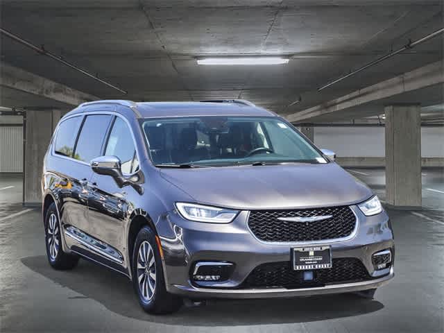 2021 Chrysler Pacifica Hybrid Limited 3