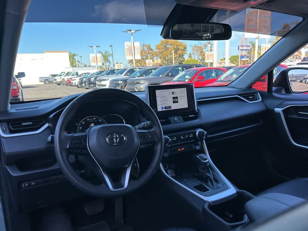 2023 Toyota RAV4 XLE Premium 23