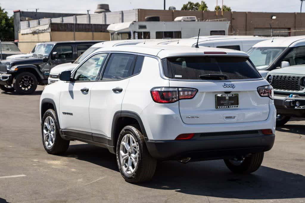 2025 Jeep Compass Sport 8