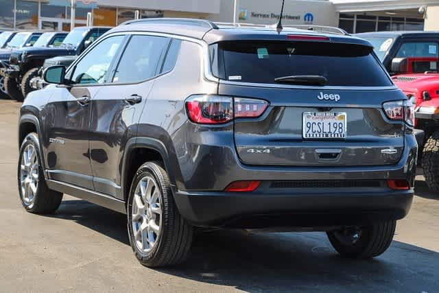 2022 Jeep Compass Latitude Lux 8