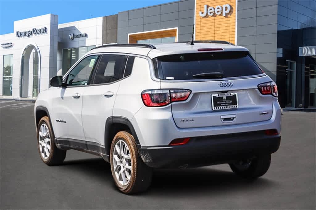 2024 Jeep Compass Latitude Lux 4