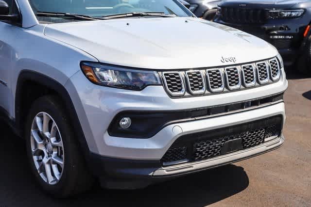 2024 Jeep Compass Latitude Lux 8