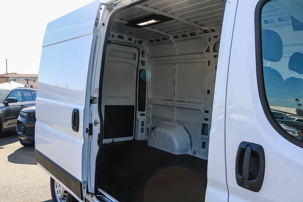 2024 Ram ProMaster Tradesman 19