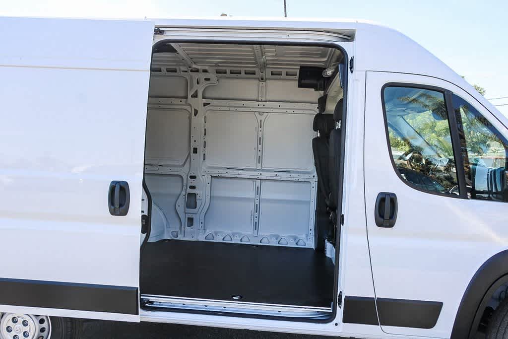 2024 Ram ProMaster Tradesman 18