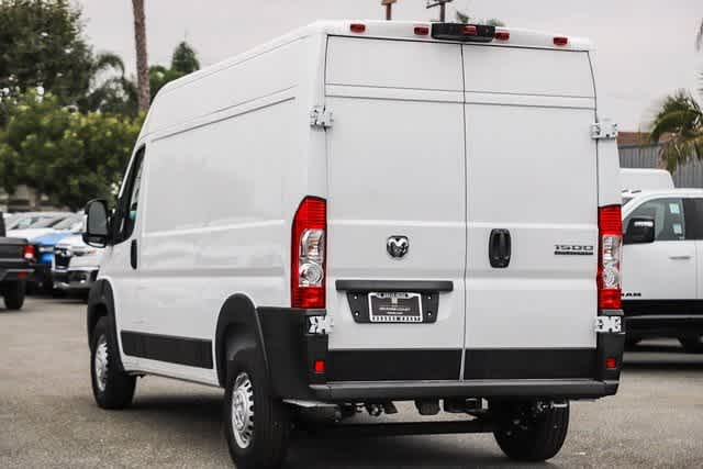 2024 Ram ProMaster Tradesman 8