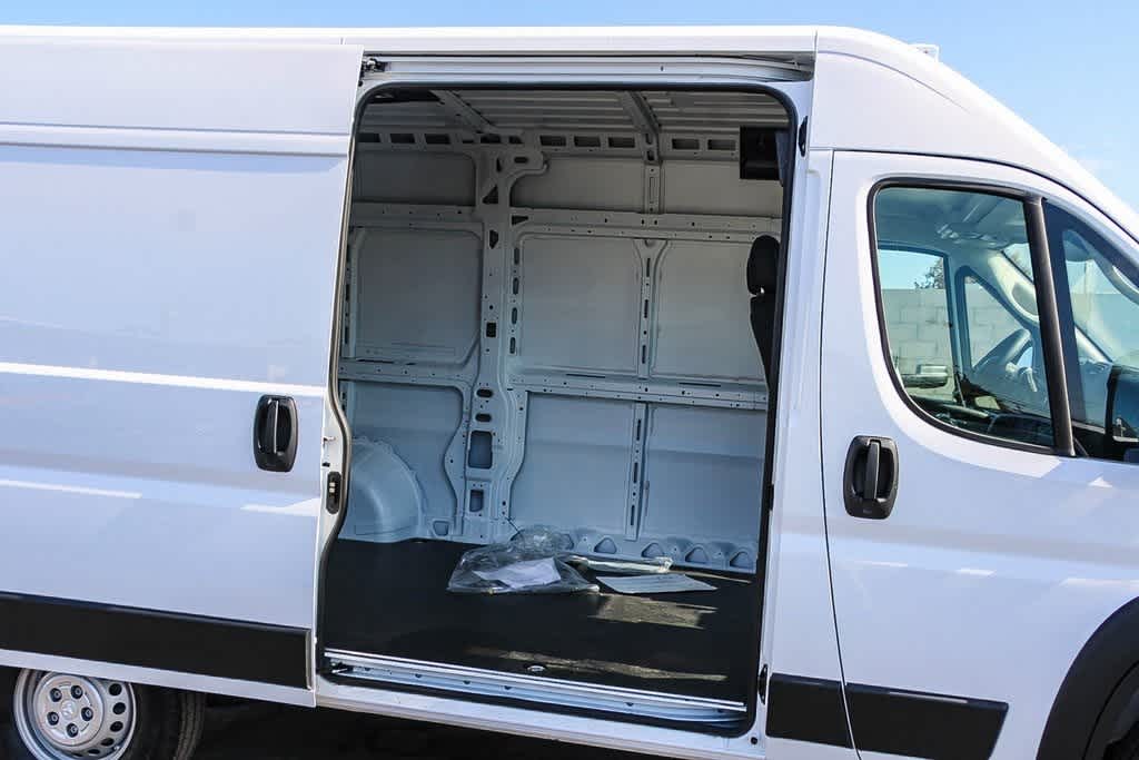 2024 Ram ProMaster Tradesman 19