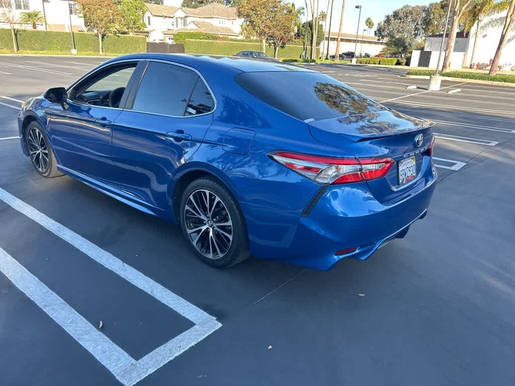 2018 Toyota Camry SE 3