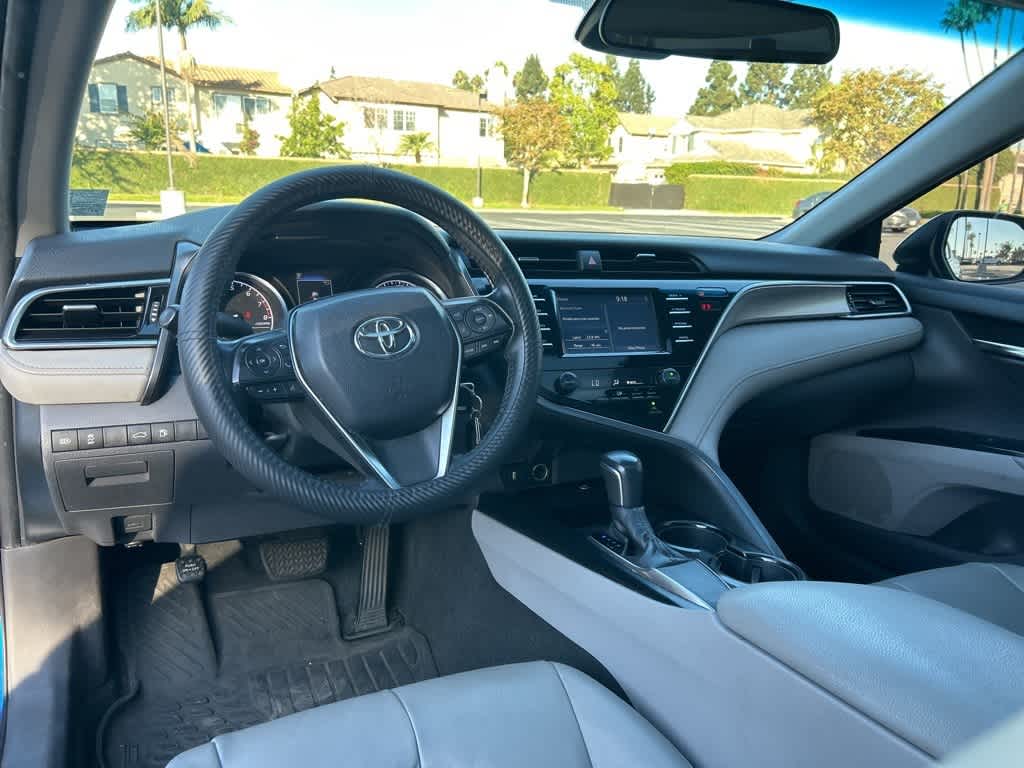 2018 Toyota Camry SE 18