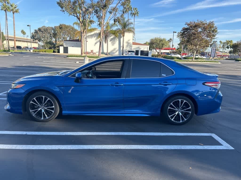 2018 Toyota Camry SE 2