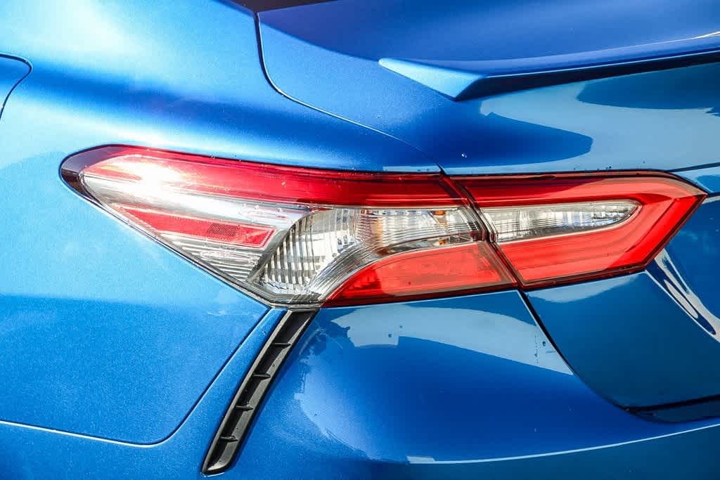 2018 Toyota Camry SE 11