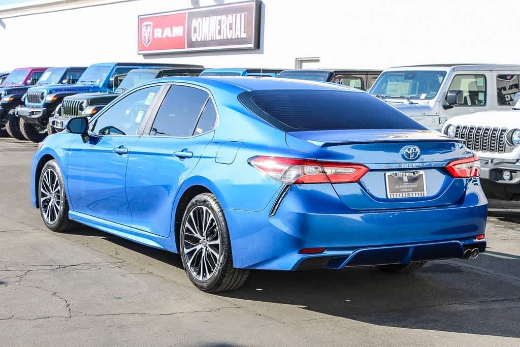 2018 Toyota Camry SE 2