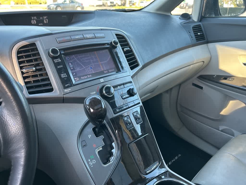 2013 Toyota Venza XLE 33